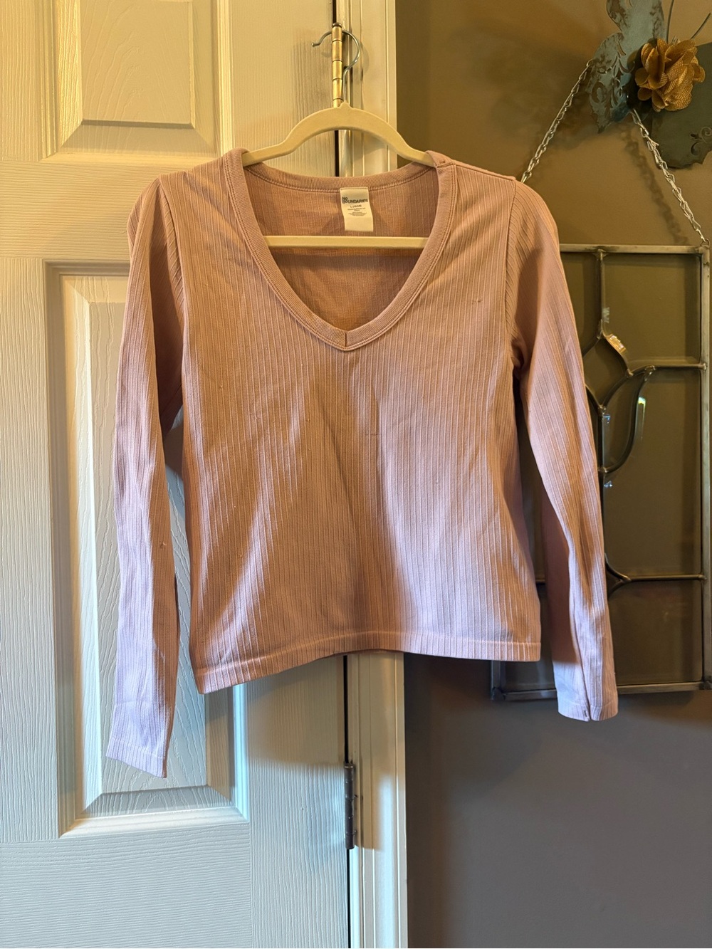😜 3 for $15! No Boundaries Dusty Pink Ribbed V-Neck Long Sleeve Top Size L